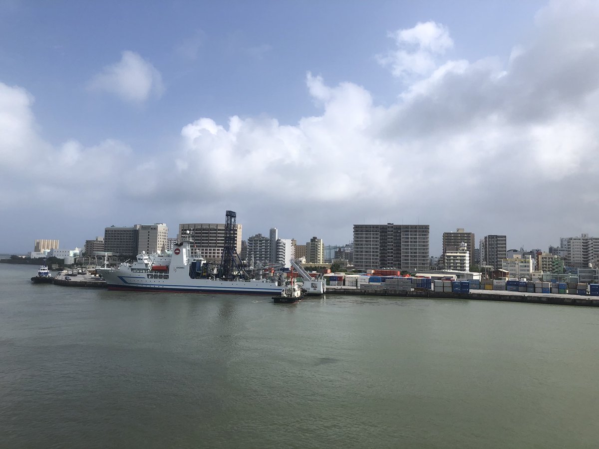 takabo77's tweet photo. I entered Naha Port.
那覇港へ入港しました。
台風の影響で、海はキレイではないけど���い。
でも、次の台風が心配です。
#nahaport #portentry #officer #sailor #seamenslife #roroship #rorovessel #carcarriervessel #lifeonship #那覇港 #沖縄 #入港 https://t.co/Wx5VER77ih
