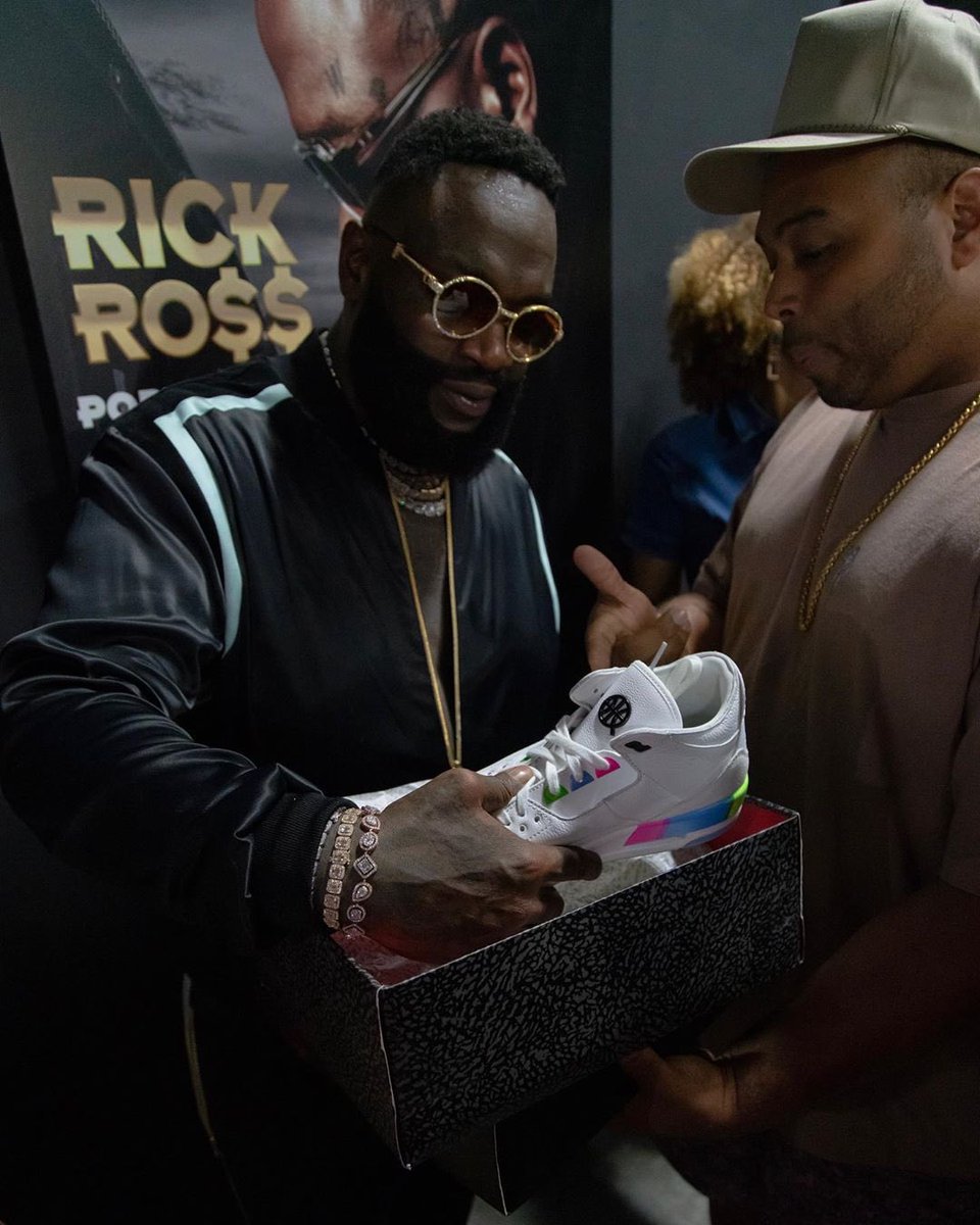 ComplexSneakers's tweet photo. Blessings for Rozay.
📸: @TheAmPmLife https://t.co/h4MeHdbEE0