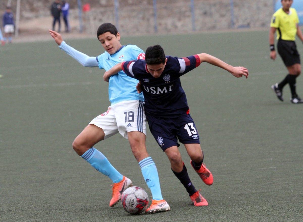 ClubSCristal's tweet photo. #CopaFederaciónOro
#Cat2003

⚽️Sporting Cristal 1-0 Club USMP 
(Alfred Rickard)
📍La Florida 

#FuerzaCristal 
#LaRazaCeleste 
#FormandoPersonas https://t.co/GprtacvTdI