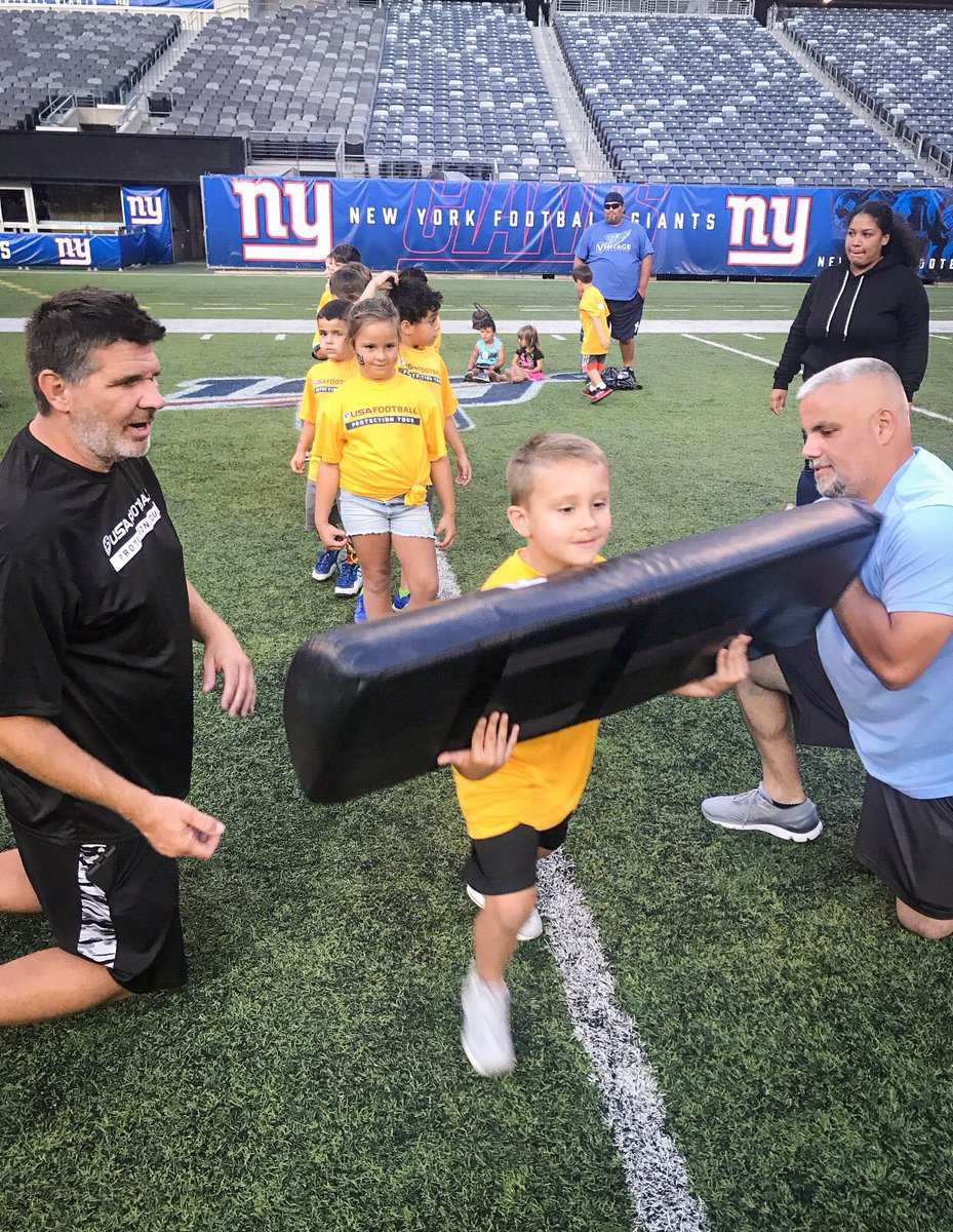 USAFootball's tweet photo. Hearing from Former New York Giant Jonathan Casillas (@jcasillas52), @Giants staff and coaches at @RiddellSports #ProtectionTour. https://t.co/QzBoFdvOdb