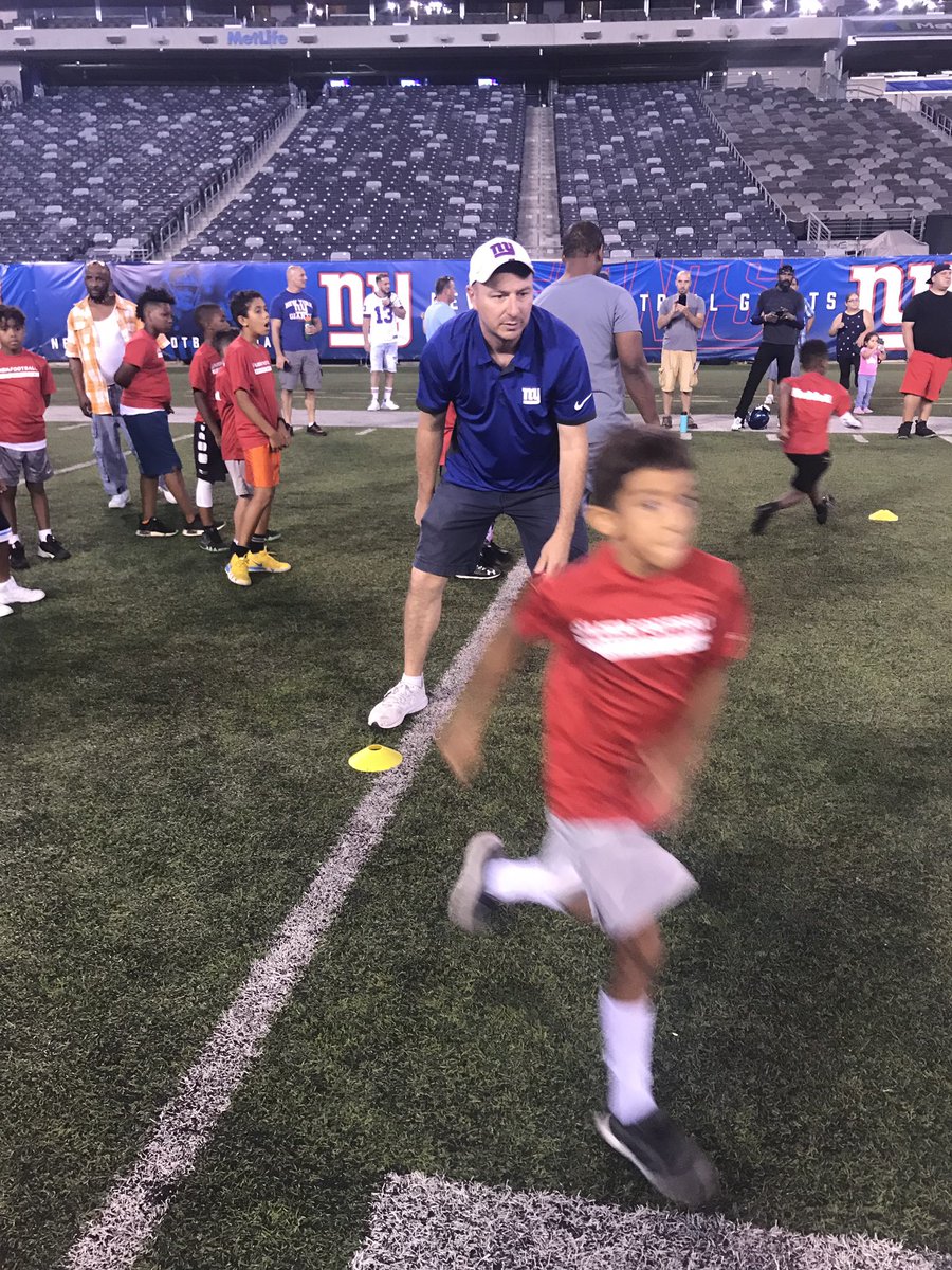 USAFootball's tweet photo. Hearing from Former New York Giant Jonathan Casillas (@jcasillas52), @Giants staff and coaches at @RiddellSports #ProtectionTour. https://t.co/QzBoFdvOdb
