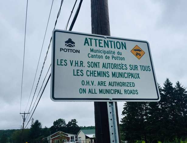 manonbarbeau's tweet photo. La municipalité de Potton autorise les VHR (VTT, quads, motoneiges, motocross) sur TOUTES les routes de son canton. Pourtant en juillet un accident mortel par semaine impliquant un VHR
https://t.co/aFrtfEoW3L https://t.co/ip0HI4tlmk