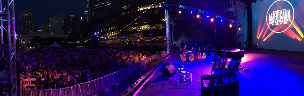 AMERICANAFEST's tweet photo. Thank you @LincolnCenter for letting us continue to bring #AmericanaFestNYC to #LCOutofDoors, and thank you @iamyola and @PattyGMusic for gracing us with your music and voices tonight! 🤩 https://t.co/oqhMCfAE9j