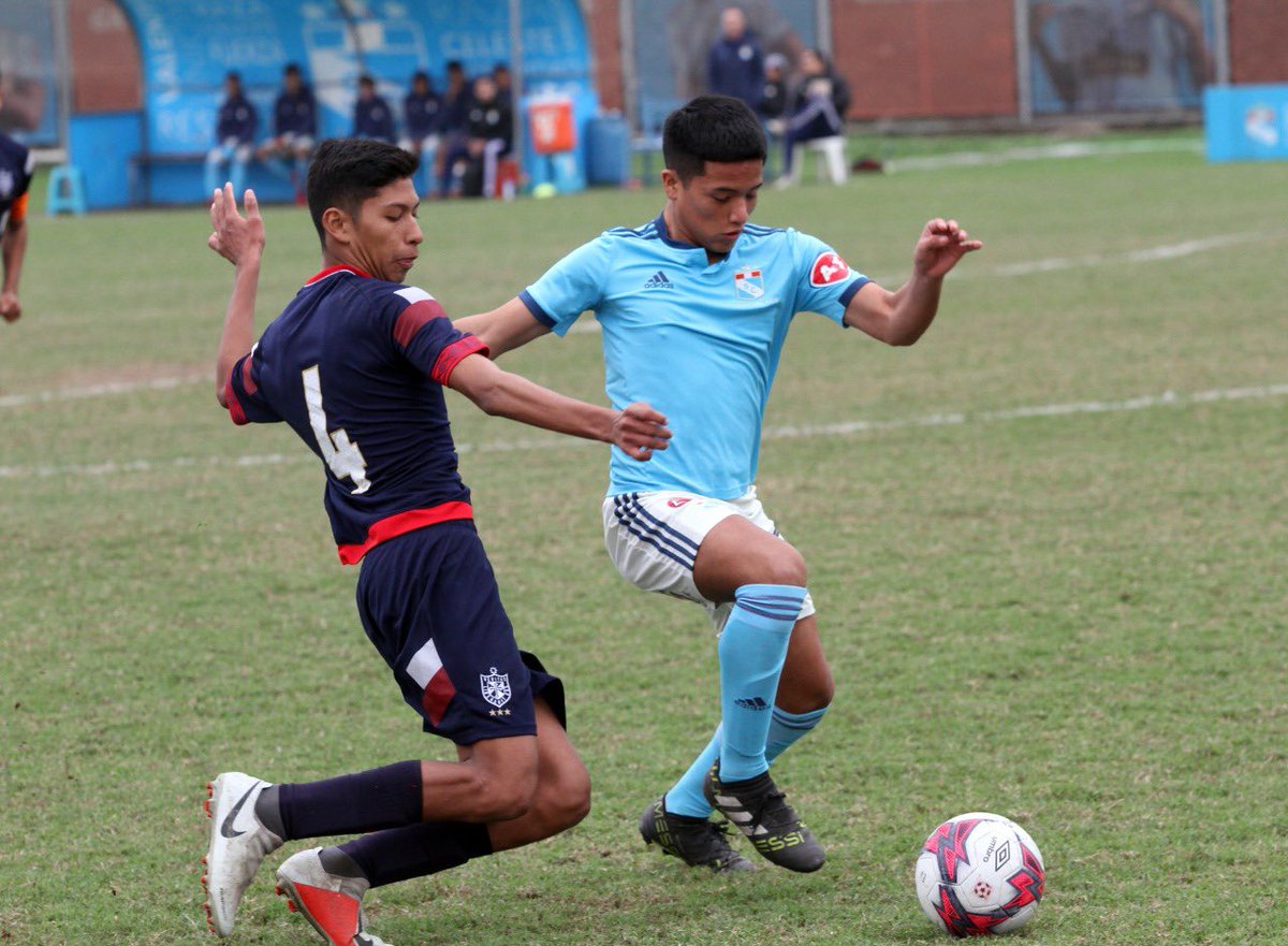 ClubSCristal's tweet photo. #CopaFederaciónOro
#Cat2005
⚽️Sporting Cristal 3-0 Club USMP
(Sebastián Sánchez, Karloo Silva (x2))
📍La Florida
#FuerzaCristal
#LaRazaCeleste
#FormandoPersonas https://t.co/mX1P5bycN5