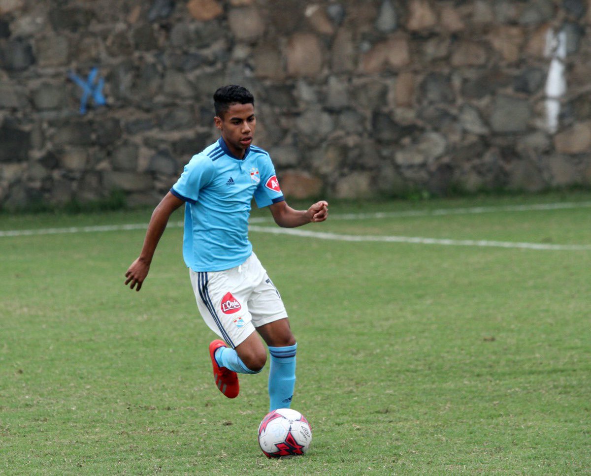 ClubSCristal's tweet photo. #CopaFederaciónOro
#Cat2005
⚽️Sporting Cristal 3-0 Club USMP
(Sebastián Sánchez, Karloo Silva (x2))
📍La Florida
#FuerzaCristal
#LaRazaCeleste
#FormandoPersonas https://t.co/mX1P5bycN5