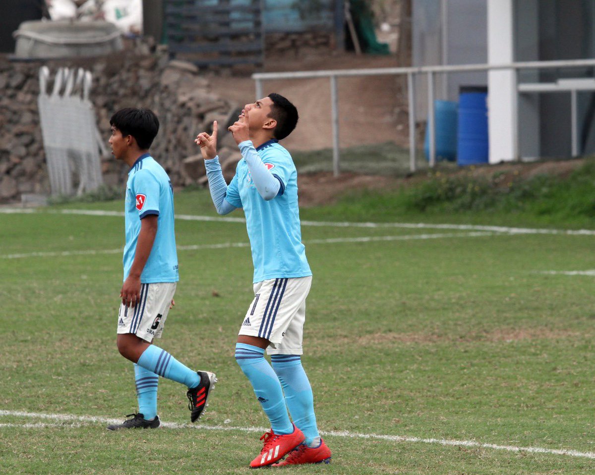 ClubSCristal's tweet photo. #CopaFederaciónOro
#Cat2005
⚽️Sporting Cristal 3-0 Club USMP
(Sebastián Sánchez, Karloo Silva (x2))
📍La Florida
#FuerzaCristal
#LaRazaCeleste
#FormandoPersonas https://t.co/mX1P5bycN5