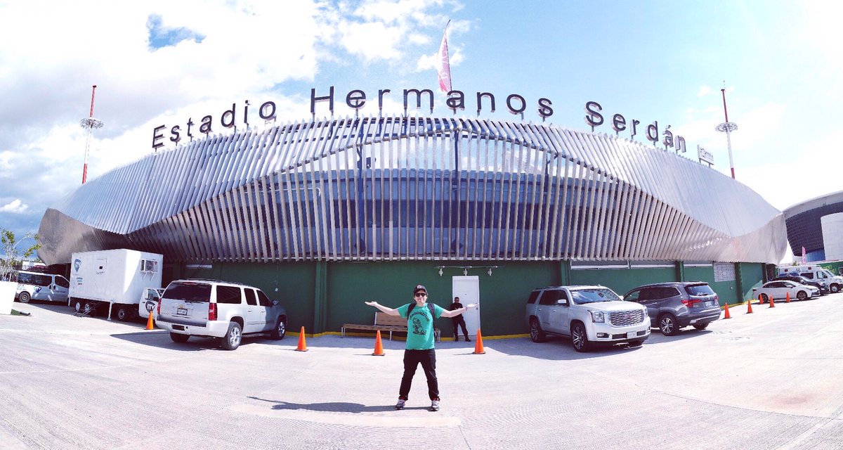 OdiseaAlEstadio's tweet photo. Hermoso estadio tienen en el Hermanos Serdán los @Pericos_Oficial, una experiencia que prioriza al aficionado como pocos en la @LigaMexBeis 🦜⚾️💚 https://t.co/bryQ1IkeP6