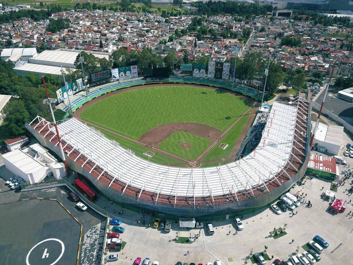 OdiseaAlEstadio's tweet photo. Hermoso estadio tienen en el Hermanos Serdán los @Pericos_Oficial, una experiencia que prioriza al aficionado como pocos en la @LigaMexBeis 🦜⚾️💚 https://t.co/bryQ1IkeP6