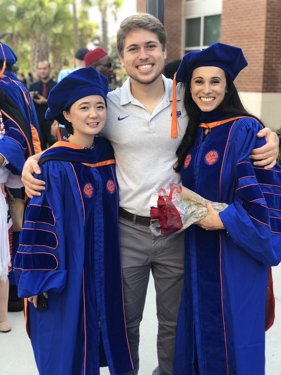 RumenScience's tweet photo. Can’t describe how much I’m gonna miss these girls, models for my career, my professors for almost 3 years of my PhD. The sky is the limit for both of you! Miss you two already, and never forget to cheer for the gators! #faciolalab #ufgrads #doctors #gogators #UF🐊🐄🔹🔸 https://t.co/KuSgSrezuZ