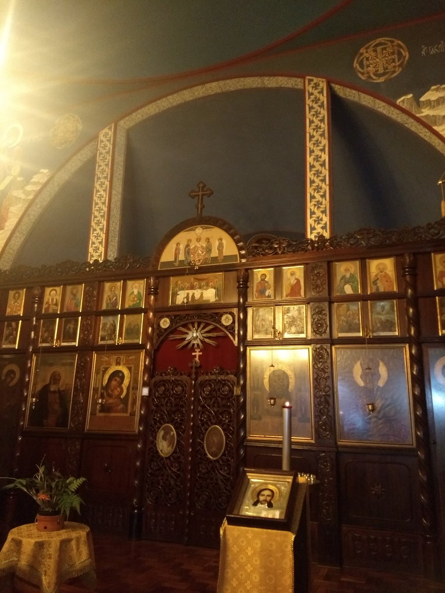 Lorpeam's tweet photo. Hoje fui na "Feira Gastronômica Rússia e Outras Culturas" na Catedral Ortodoxa de São Nicolau. O nome da festa ficou estranho mas é bem bacana. A melhor parte foi conhecer a igreja, linda linda linda. https://t.co/eBbUBORynz