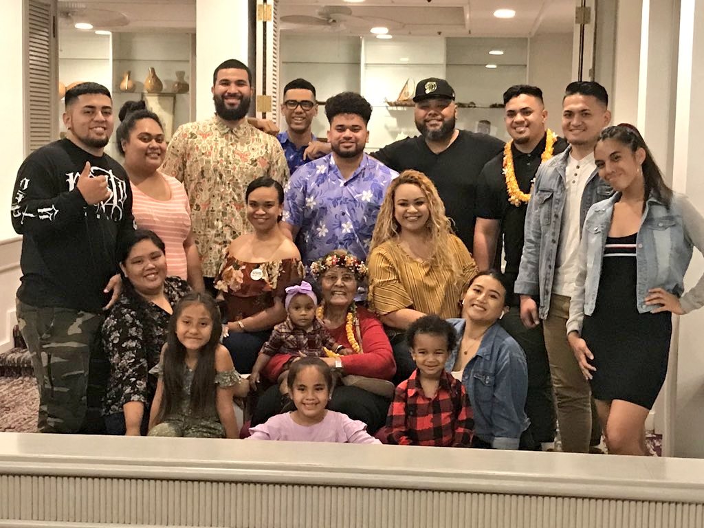 bryson_tl's tweet photo. Born cousins, raised siblings. Love y'all! We stay 10 toes down... and never fold 💯❤✊🏽 #Ayinga #Tatupu #Magalei https://t.co/GHJwS9viRR