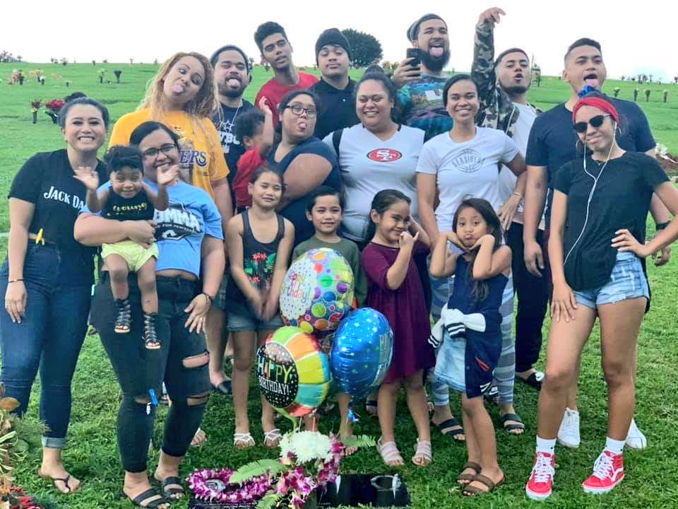 bryson_tl's tweet photo. Born cousins, raised siblings. Love y'all! We stay 10 toes down... and never fold 💯❤✊🏽 #Ayinga #Tatupu #Magalei https://t.co/GHJwS9viRR