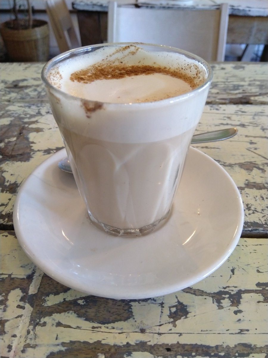 melbournechai's tweet photo. lentil as anything, thornbury. House made chai syrup with soy milk, probably need to double the syrup to improve flavour. rating: 3/5 https://t.co/zwNgt7VFb7