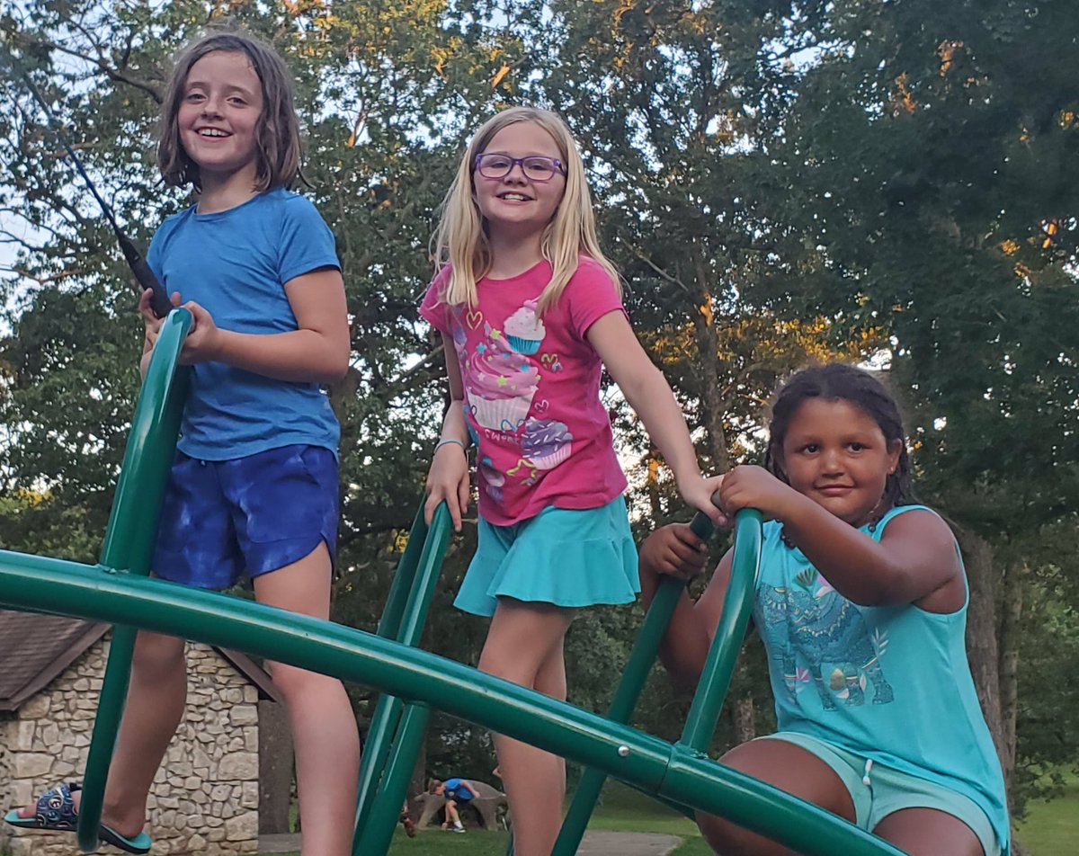 STMMschoolstl's tweet photo. Let’s PAL AROUND... current families welcomed new families at the annual PALS picnic! https://t.co/E7SQa3mjxz