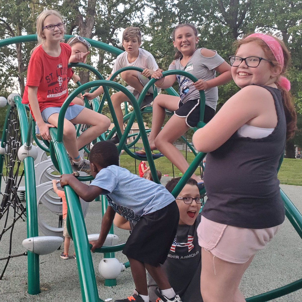 STMMschoolstl's tweet photo. Let’s PAL AROUND... current families welcomed new families at the annual PALS picnic! https://t.co/E7SQa3mjxz