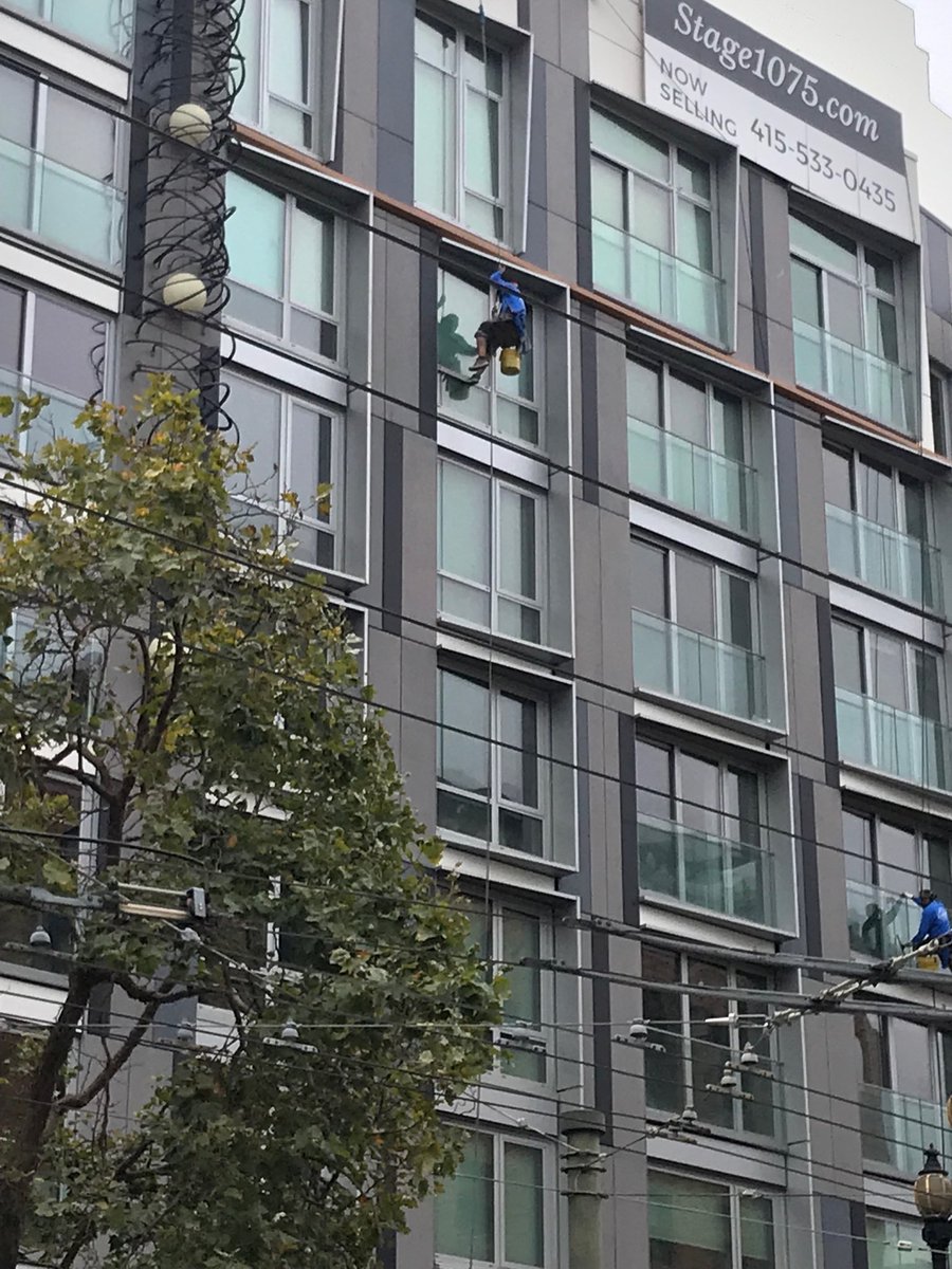 PJagers's tweet photo. San Francisco style window cleaning..#whenyousee it @safetyphoto https://t.co/ExrPuxgYyG