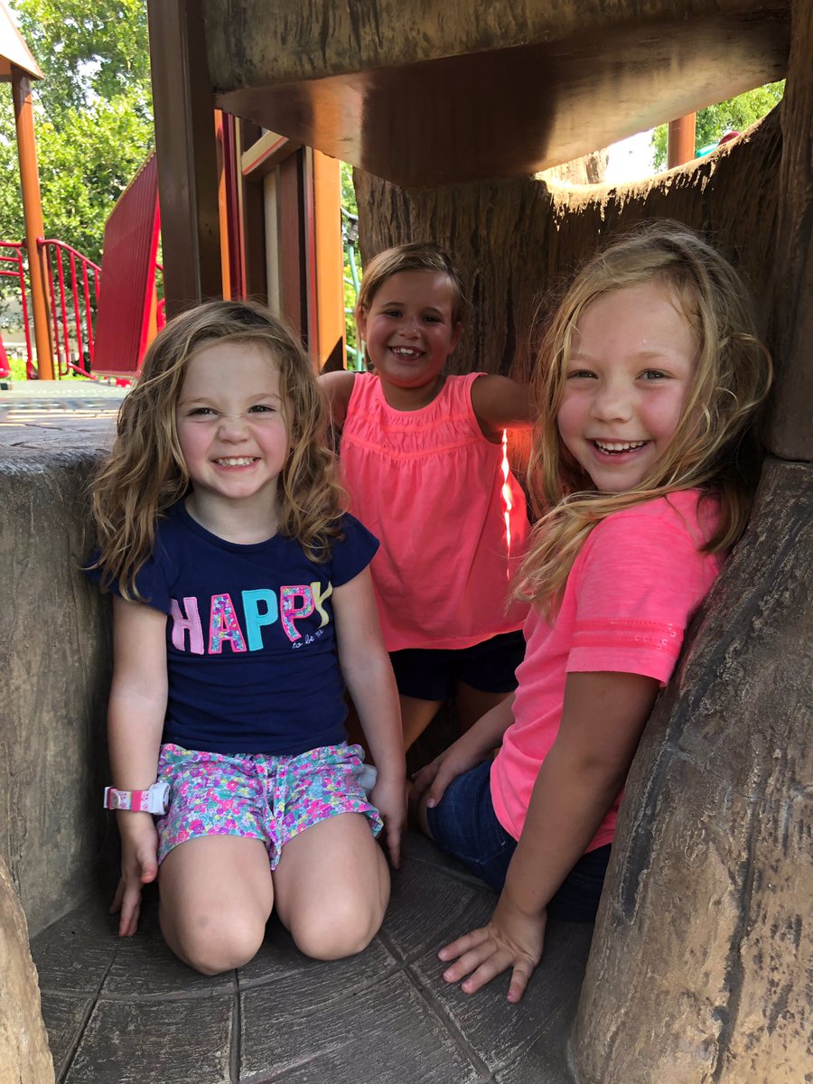 STMMschoolstl's tweet photo. Mrs. Holley welcomed her class today at the annual Kindergarten picnic!  What a fun way to meet each other and your new teacher! https://t.co/4nxzidu1BH