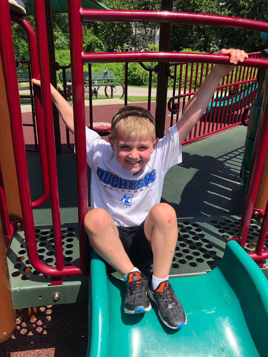 STMMschoolstl's tweet photo. Mrs. Holley welcomed her class today at the annual Kindergarten picnic!  What a fun way to meet each other and your new teacher! https://t.co/4nxzidu1BH