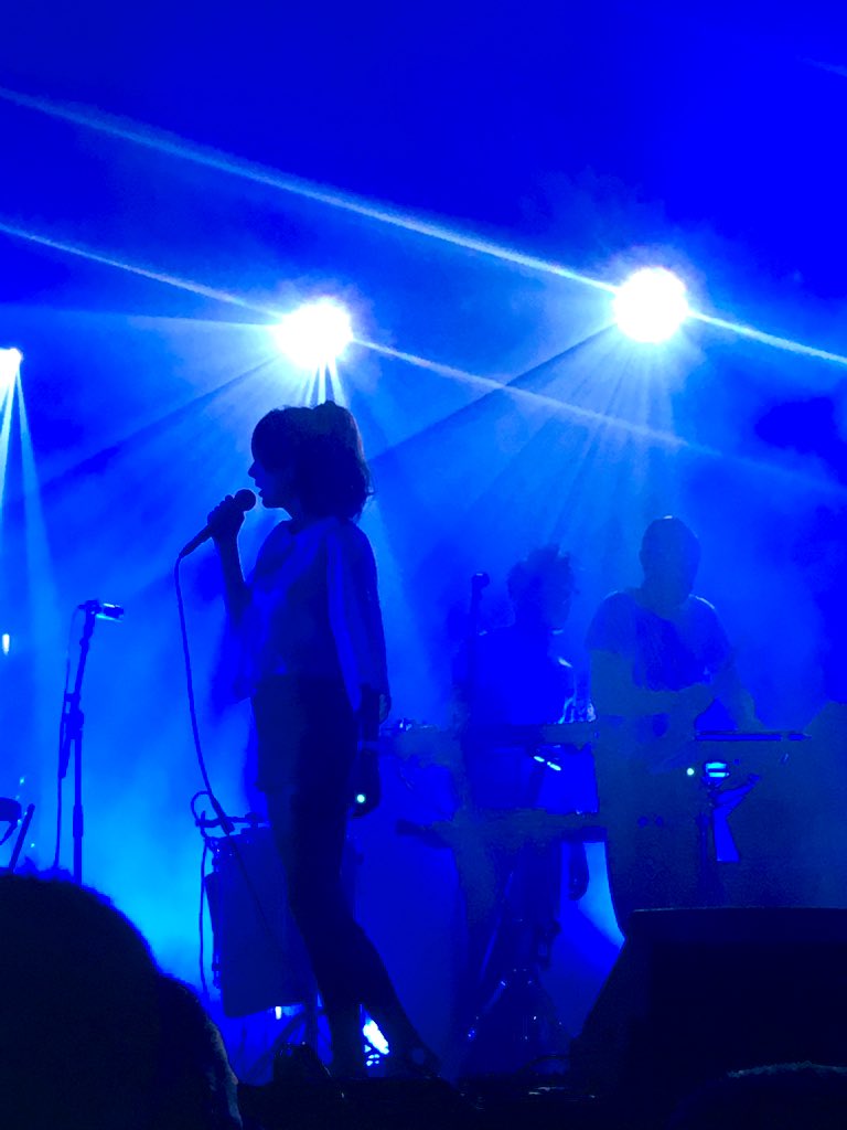 chacaloute's tweet photo. Une pépite cette édition rock du festival La Tête dans l’Sable ! C’est rare de pouvoir kiffer d’aussi bons groupes dans un cadre si convivial, merci @Bigachamo1 ❤️ #johnnymafia #eiffel #stuckinthesound #inuit #festival #commeàlamaison #vendée https://t.co/wk0yLzXG7Y