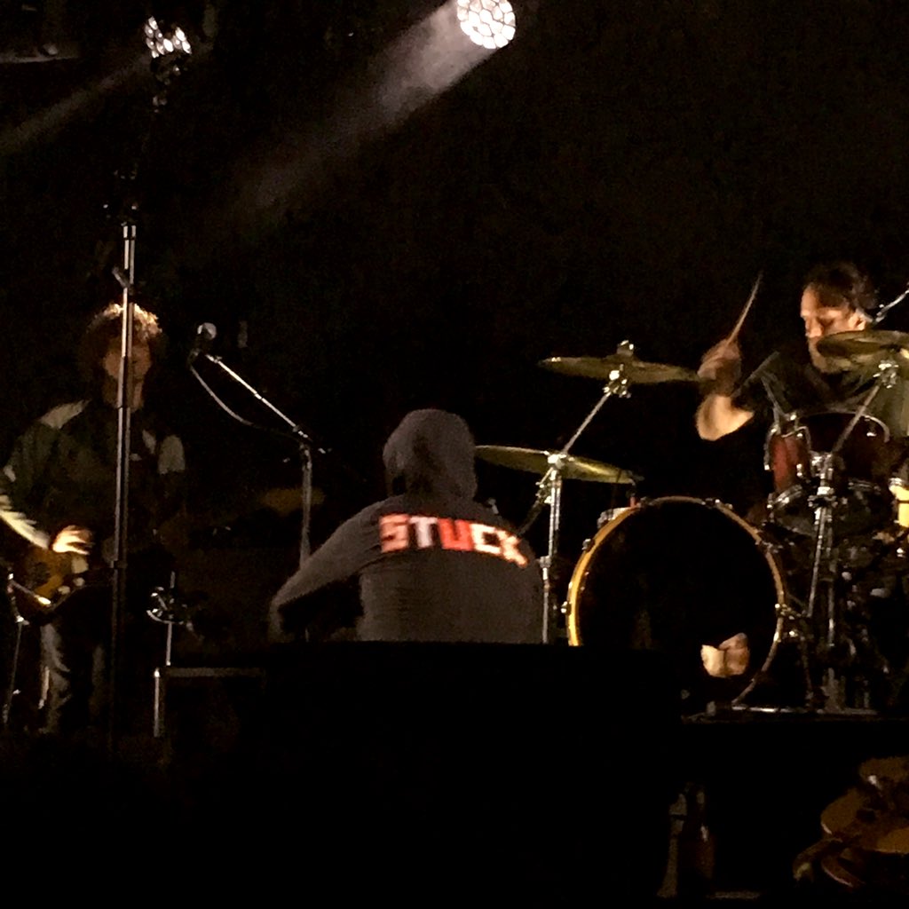 chacaloute's tweet photo. Une pépite cette édition rock du festival La Tête dans l’Sable ! C’est rare de pouvoir kiffer d’aussi bons groupes dans un cadre si convivial, merci @Bigachamo1 ❤️ #johnnymafia #eiffel #stuckinthesound #inuit #festival #commeàlamaison #vendée https://t.co/wk0yLzXG7Y