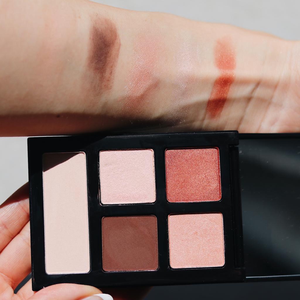 ボビイ ブラウン トレンドのオレンジで 温かみのある目元印象に エッセンシャルマルチカラーアイシャドウパレット 4 イントゥザサンセット 税込 6 264円 T Co 1uwt8vjr0y T Co 9abg3thj1e Twitter