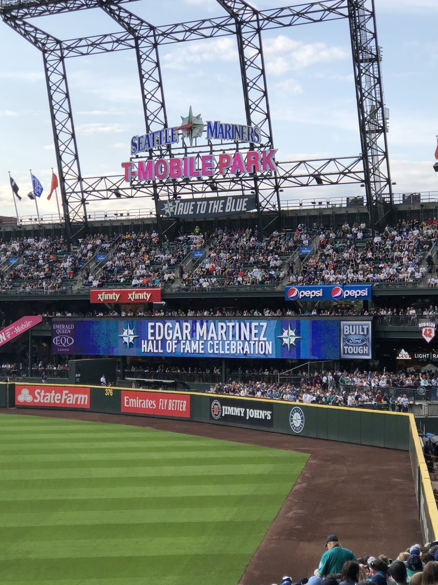 jscukanec's tweet photo. Went all the way to Cooperstown to say thank you to @11EdgarMartinez   Of course I’d come up to Seattle to say it again
#thanksEdgar 
#edgarhof https://t.co/x0xHdshIkg