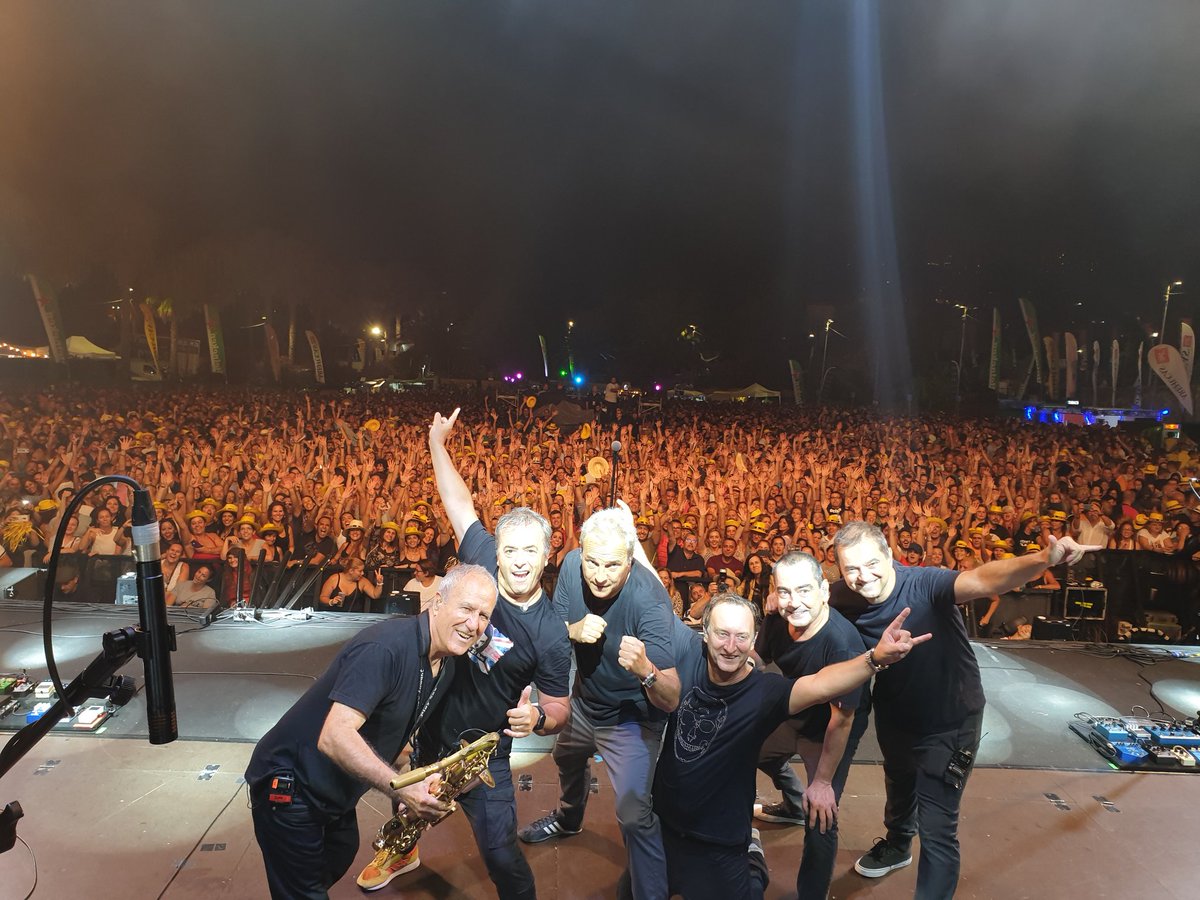 GRACIAS A ESAS 10.000 ALMAS CANARIAS..VOLVEREMOS
<a href="/HombresG/">Hombres G Oficial</a>