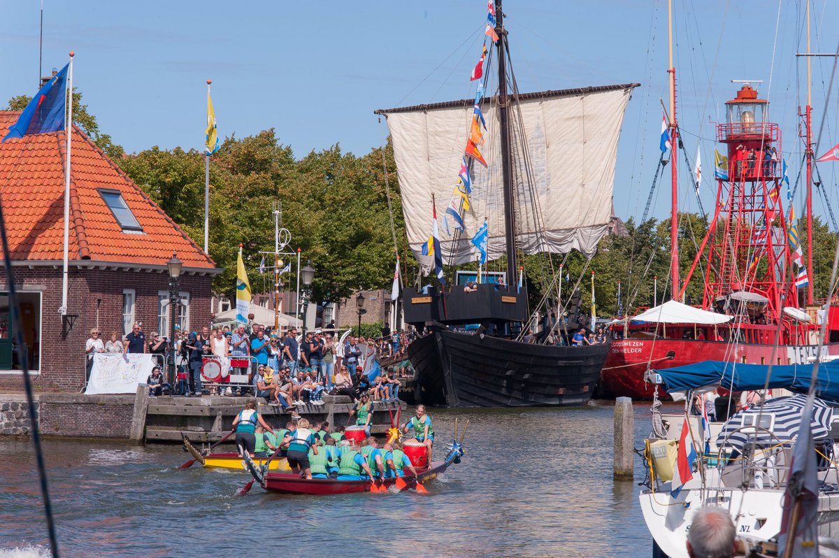 Vanaf 12.00 uur Drakenbootraces en om 20.00 uur het verplaatste Oosterhavenconcert met Maaike Widdershoven en KSM. Dit alles tijdens deze 3e dag van de Westfriese Waterweken Medemblik <a href="/waterweken/">WestfrieseWaterweken</a> <a href="/onswf_nieuws/">Dagelijks nieuws via OnsWestfriesland.nl</a> <a href="/APB_Andijk/">Nieuws uit Andijk e.o.</a> <a href="/Medemblikactuee/">Medemblik Actueel</a> <a href="/GemMedemblik/">Gemeente Medemblik</a> <a href="/nhdagblad/">Noordhollands Dagblad</a> <a href="/DagbladWF/">Dagblad WestFrieslnd</a>