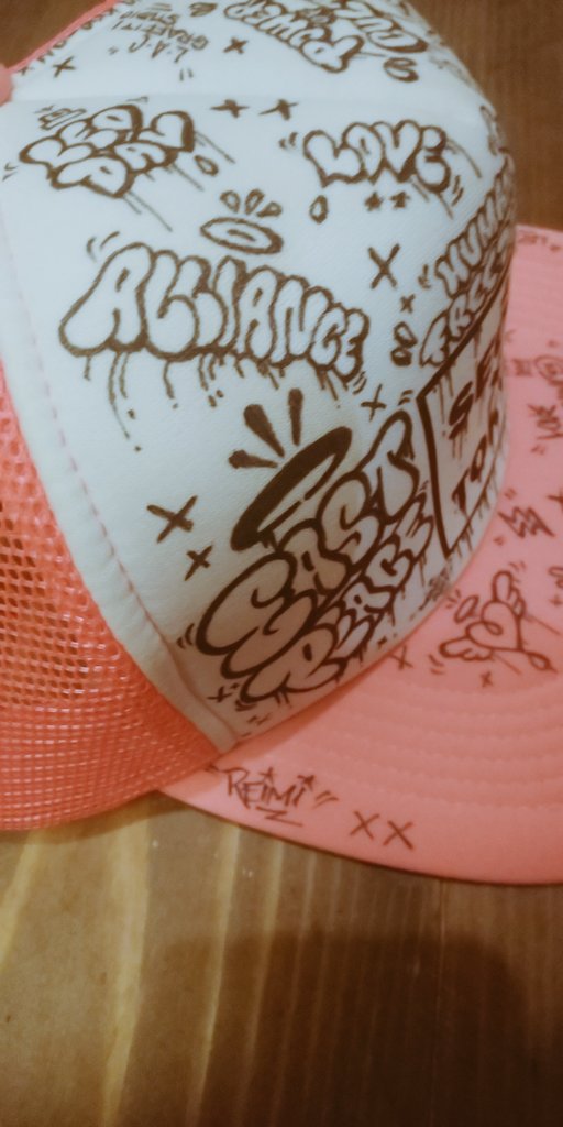 SEOULTOKYO3's tweet photo. 今回のデザインフェスタを記念して頂いた『SEOUL×TOKYO』キャップ☆
昨年以来、コラボレーションした記念にキャップに描いてもらうことを恒例に。
忙しい中、ありがとうございます(*≧∀≦*)
#seoultokyo
#lac_studio
#leodav
#dasolworks https://t.co/oI20Mb2Axf