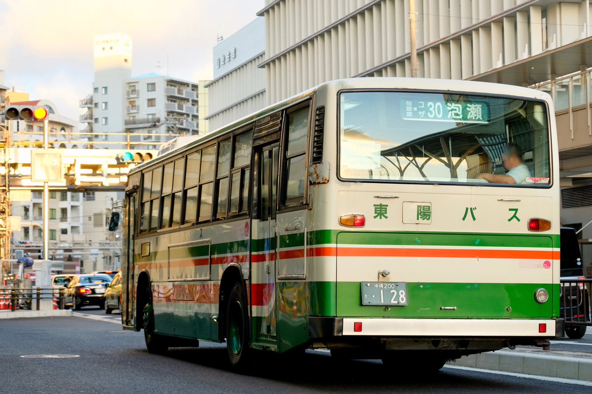 ロリるれラリ 8 5 6 東陽バス30番 沖縄0か128 P Ht235ba 元東武バス いつもは馬天あたりで走っている 昭和の最古参128が泡瀬系統に 4枚目は同社の2tg との並び また後ろに 東武 の看板が