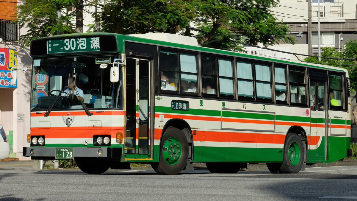 ロリるれラリ No Twitter 8 5 6 東陽バス30番 沖縄0か128 P Ht235ba 元東武バス いつもは馬天あたりで走っている 昭和の最古参128が泡瀬系統に 4枚目は同社の2tg との並び また後ろに 東武 の看板が