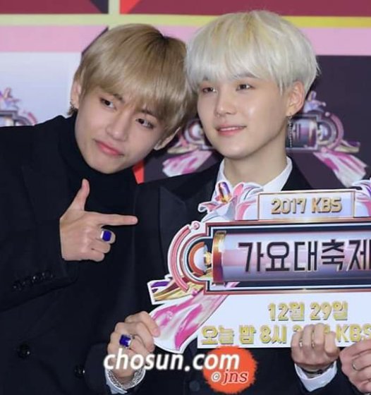 vo230150's tweet photo. จะเเต่งกันเเล้วหรออเเหวนคู่งี้อ่ะ💍💐💒#Taegi https://t.co/FDCqW00Rl4