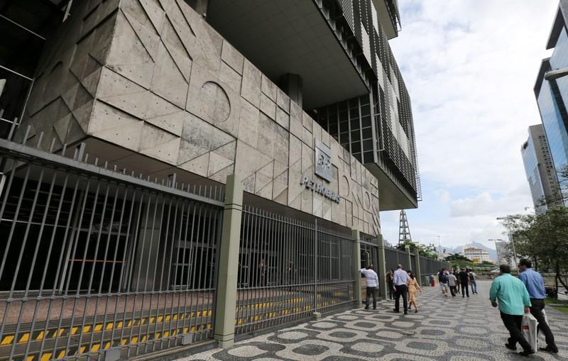 rioinformer's tweet photo. Petrobras delays delivery of bids for LPG unit to next week: source – Reuters https://t.co/T5cnyfUEnh https://t.co/jfVq4rJgUv