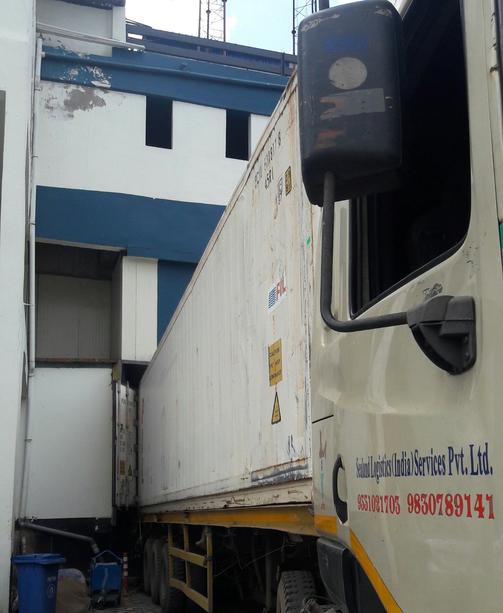 Bruce_Bucknell's tweet photo. I often hear of development.
I saw it last week when I visited
Crystal Logistic Cool Chain
in Howrah, who are building cold
supply chains from farm & fish
pond in E India to export markets (so raising agri incomes) with
investment of @DFID_UK
via #NeevFund.
#Force4good
. https://t.co/KJMXAvGBJk