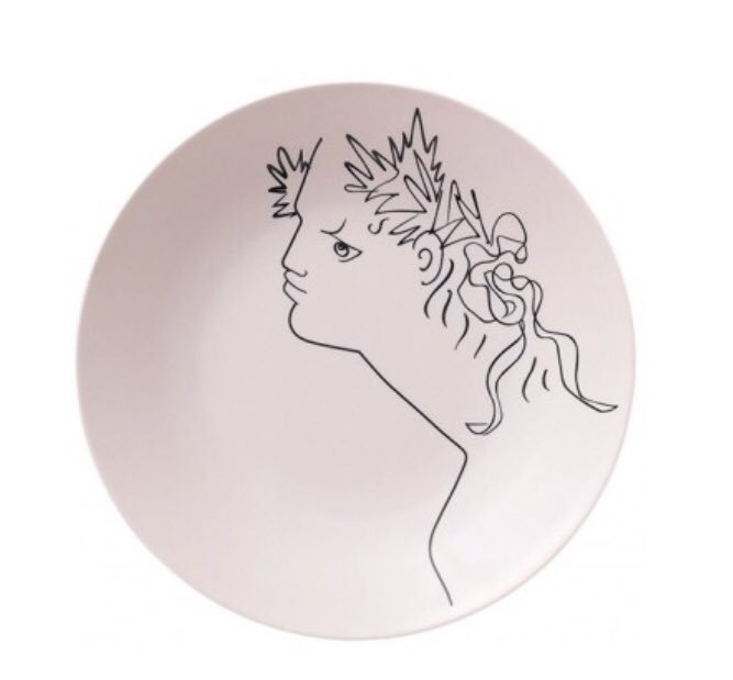 ChefValentin's tweet photo. “Il faut faire aujourd'hui ce que tout le monde fera demain.” Jean Cocteau. Art de la table, quand porcelaine et poésie ne font qu’un. Totalement fan de cette vaisselle!! @MaisonRaynaud #chefprive #chefvalentin #paris #gourmandversuslight https://t.co/TvkrF8s0v7