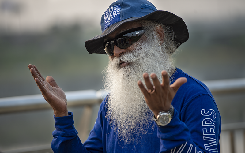 SadhguruJV's tweet photo. Life is just a slice of time. If one values life, one has to do everything at the right time. #SadhguruQuotes https://t.co/T4GeA5k4wl