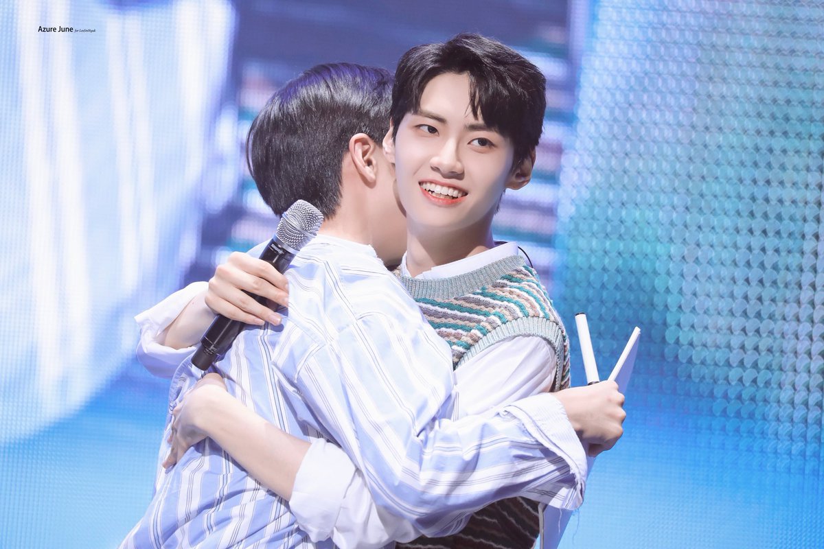 𝘼𝙯𝙪𝙧𝙚 𝙅𝙪𝙣𝙚"💌 tweet media
