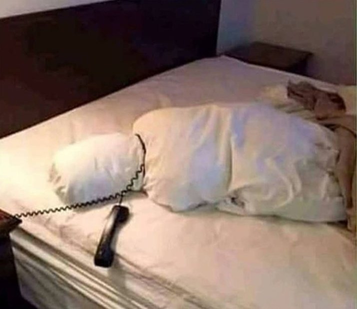 SaniaMutlib's tweet photo. next time you visit a hotel with your friend... just do this and leave😂😂😂😂 https://t.co/XlyCENiJoj