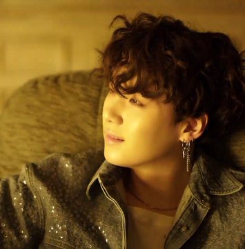 Bangtan_0t7love's tweet photo. ⚠️
         Admiten lo este estilo te 😎 mató ! ❤️📷
 Pero reviviste una vez más ! 
#TeenChoiceWarner #BTSARMY @BTS_twt https://t.co/1yOrLC3Nnk