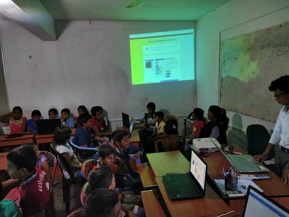CoderDojoLK's tweet image. CoderDojo at Future Tech Lab Kuliyapitiya #lka #coderdojo #coderdojolk