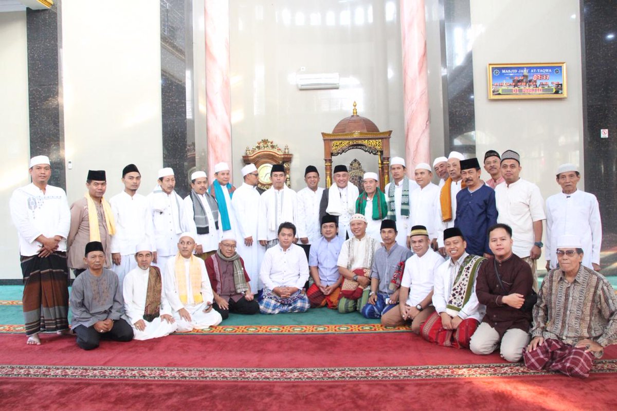 IdrisAShomad's tweet photo. Ibadah Qurban sejatinya akan melahirkan sikap empati, saling menghormati, serta peduli terhadap sesama.
(Jatimulya, 11/08/2019) https://t.co/E1b3zF1a8F