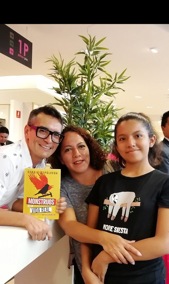 GCdRobles's tweet photo. @SERGESEPULVEDA Gracias por el tiempo dedicado a cada una de las personas presentes. Muchos deberían aprender esa humildad y sencillez que te caracterizan para con los demás. Eres grande!!!! Y a leer esta nueva adquisición. Tepoztlán los espera cuando quieran! https://t.co/4nBDA3GCjX