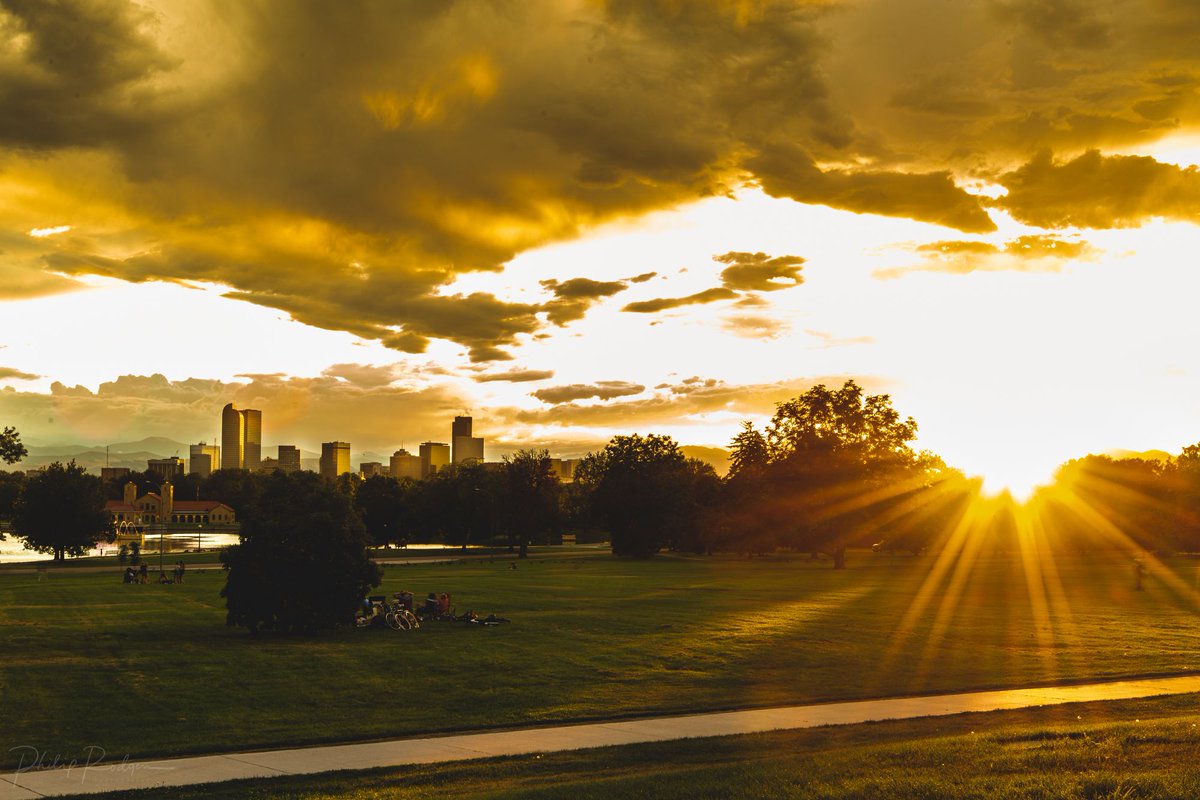 rodgers_photos's tweet photo. Summer Sunset at City Park #denvernow #cityofdenver #milehighcity #denverphotographer #cityparkdenver https://t.co/IOWmB2p9Nk