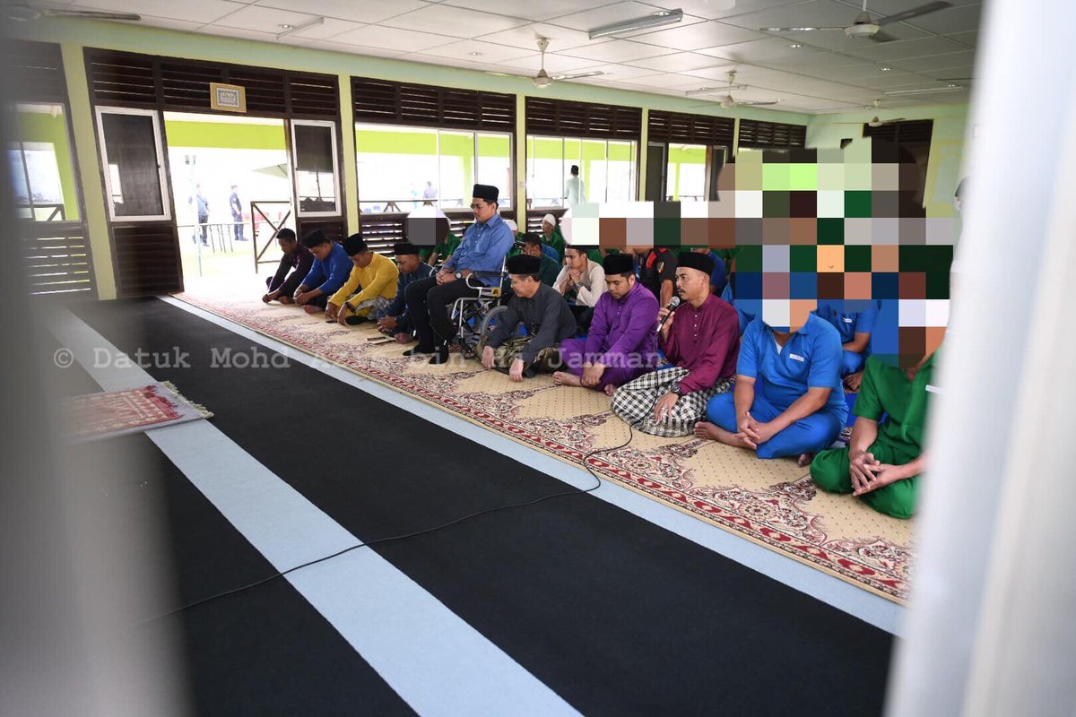 AzisJamman's tweet photo. Pagi ini saya menunaikan Solat Sunat Hari Raya Aidiladha bersama-sama penghuni penjara Kota Kinabalu. 

Pengalaman yang cukup terkesan dihati, dapat berborak bertanya khabar dan berkongsi pengalaman dilalui oleh penghuni penjara. @KDNPUTRAJAYA @FriendsOfKDN https://t.co/7gkQZITnCE