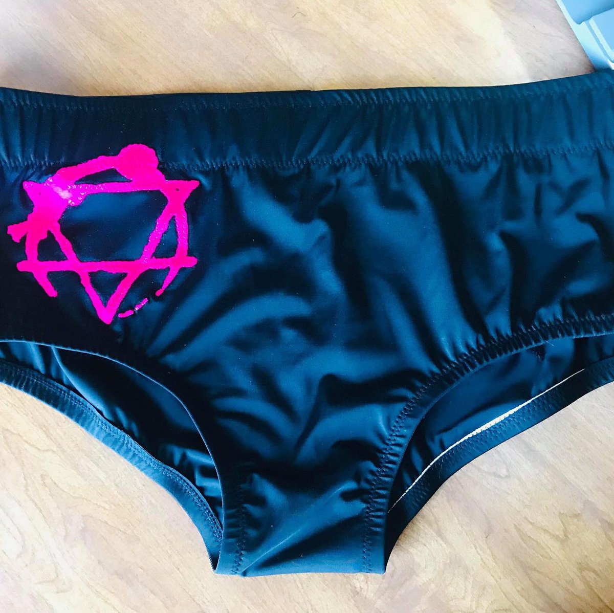 KeithBlalockPW's tweet photo. Just thought you’d like to see what some quality gear looks like. I’m a ((t r u n k s b o i)) now! Thank you, Tania from MysticGear!
#ProWrestling #ProWrestler #EarthRocker #Trunks #Trunksboi #TestMyMetal #TrashAndBash #Deathless #LetsGo #MysticGear https://t.co/ID5SVyYjYb