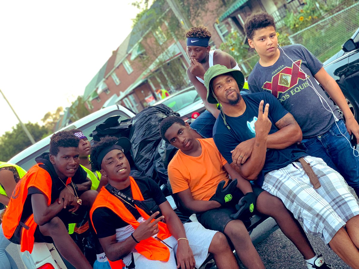 letsthrivebmore's tweet photo. Oh yeah we collected a lot of trash today😆🙄🤷🏽♀️
#Another community makeover through our #BmoreSafe Project Children Uniting to make #BaltimoreCity Safe, Clean & Green. thank you @HomeDepotFound @BMOREBeautiful_ @baytrust #NoOneLeftUnhelped https://t.co/Nq3ynDXSJr