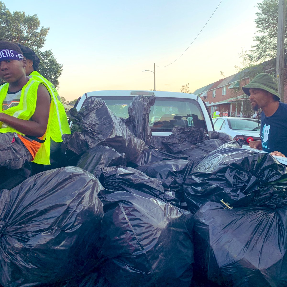letsthrivebmore's tweet photo. Oh yeah we collected a lot of trash today😆🙄🤷🏽♀️
#Another community makeover through our #BmoreSafe Project Children Uniting to make #BaltimoreCity Safe, Clean & Green. thank you @HomeDepotFound @BMOREBeautiful_ @baytrust #NoOneLeftUnhelped https://t.co/Nq3ynDXSJr