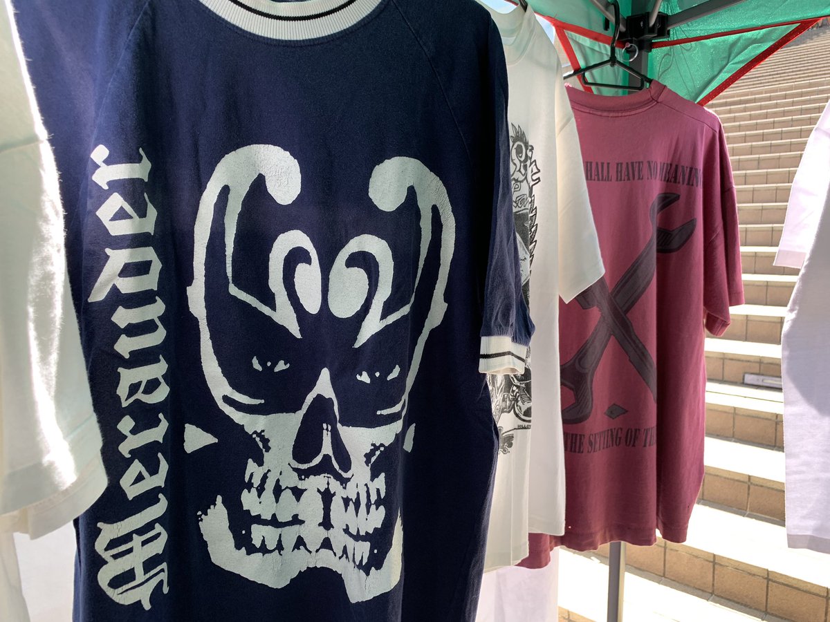 RETRIBUTION178's tweet photo. Come hang to Fleatime @fleatime_official at Osaka ⛺️👕🔥
灼熱感ありますが沢山の方が訪れて盛り上がっています!服は常時追加いたしますのでお待ちしています!#fleatime #fleamarket #merchdig #retribution178 https://t.co/FwZOESuSak