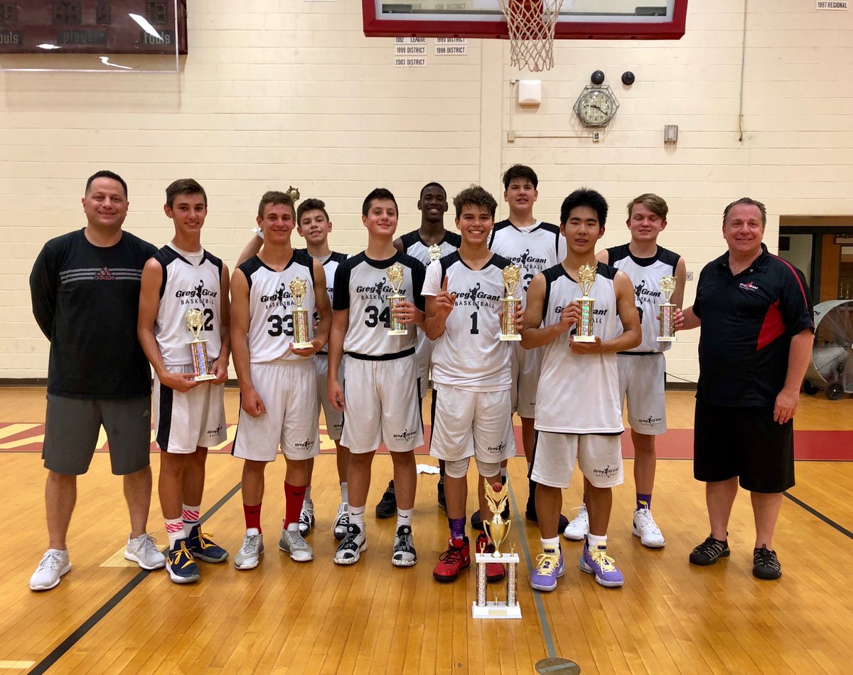 tooz2222's tweet photo. The boys rocked the August Bash today, winning three games by 102 points on the way to the title!  Great job by all!  ⚡️BuiltIVBattle⚡️ ⁦@CoachGregGrant⁩ ⁦@endless_motor⁩ ⁦@MichHSBball⁩ ⁦@BankHoops⁩ ⁦⁦@HankampScott⁩ https://t.co/MiFHaX4tIB