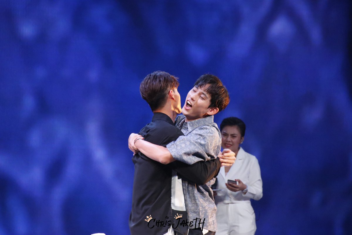 ChrisJakeTH's tweet photo. งื้อออ น่ารักไปหมด
#CJAKFanMeetinginBKK #ChrisJakeTH https://t.co/mpYzf2awEp